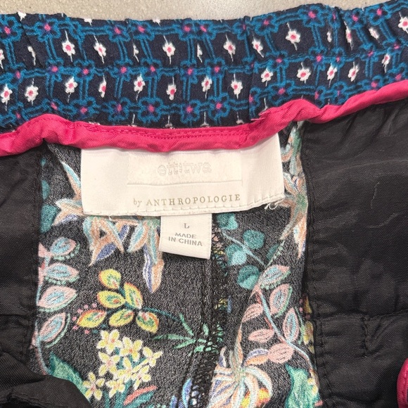 Anthropologie Floral Cropped Pants with Blue Accents - Picture 2 of 7